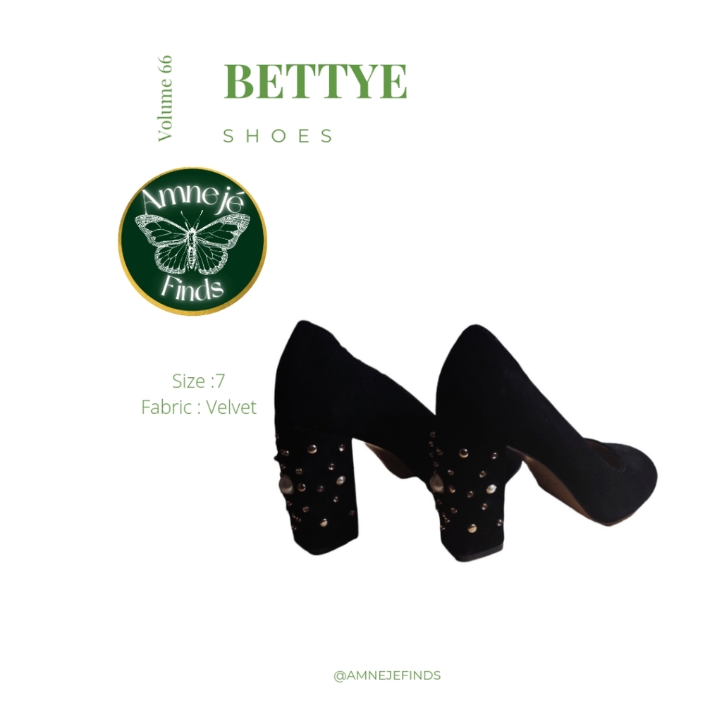 Vintage BETTYE Embellishments Suede Shoes